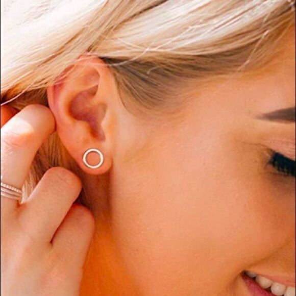 Gold or Silver Minimalist Circle post earrings - Picture 4 of 6